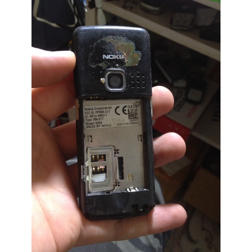 Xác NOKIA 6300 chỉ lên đèn hông, máy không bin, không nắp