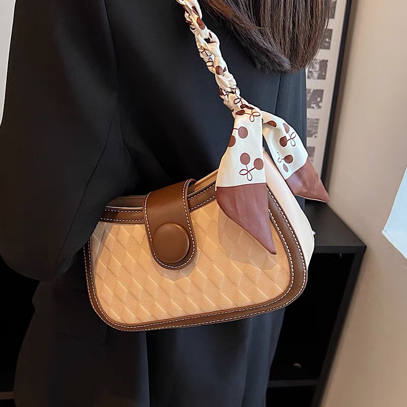 Túi đeo chéo đeo vai có 2 dây, khóa tròn họa tiết vân thoi tặng kèm khăn lụa SL79