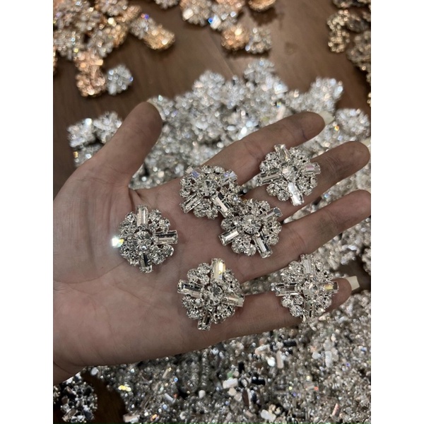 Nút Cài Áo Đính Đá Pha Lê