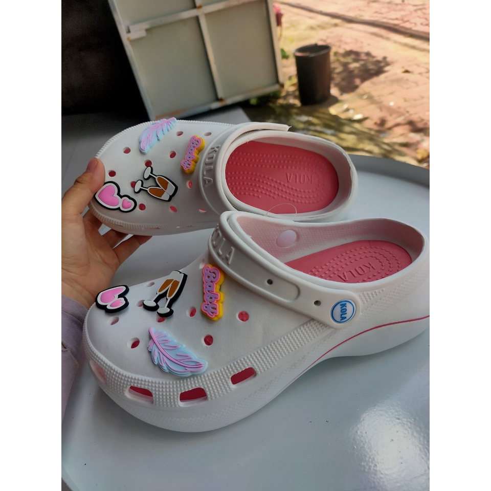 Dép sục nữ Crocs đế dày 7cm Sticker xinh xắn Kola hot 2022