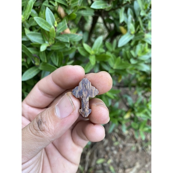 Charm thánh giá trầm sánh chìm