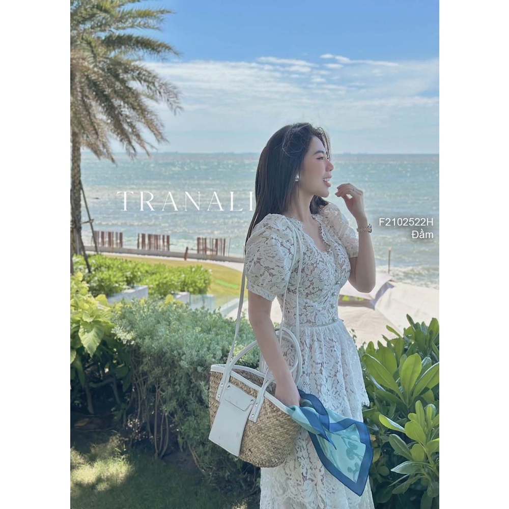 Đầm ren xòe tầng tay bồng tôn dáng