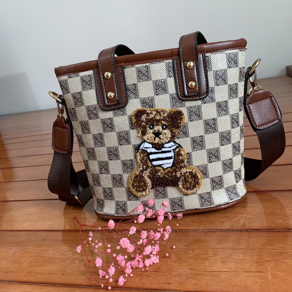 Túi xách nữ thời trang buket mini kèm Hoạ tiết Gấu Hót 2023