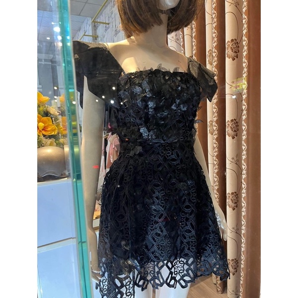 Váy ren thiết kế