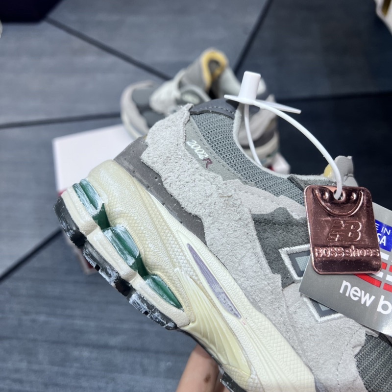 GIÀY NEWBLANCE 2002r XÁM DA LỘN GÓT VÀNG LAI AU