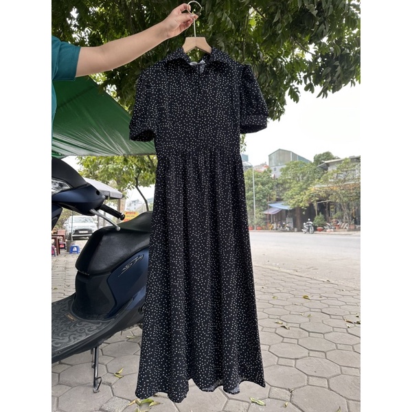 Vay đen chấm bi cổ bẻ dáng xòe dài