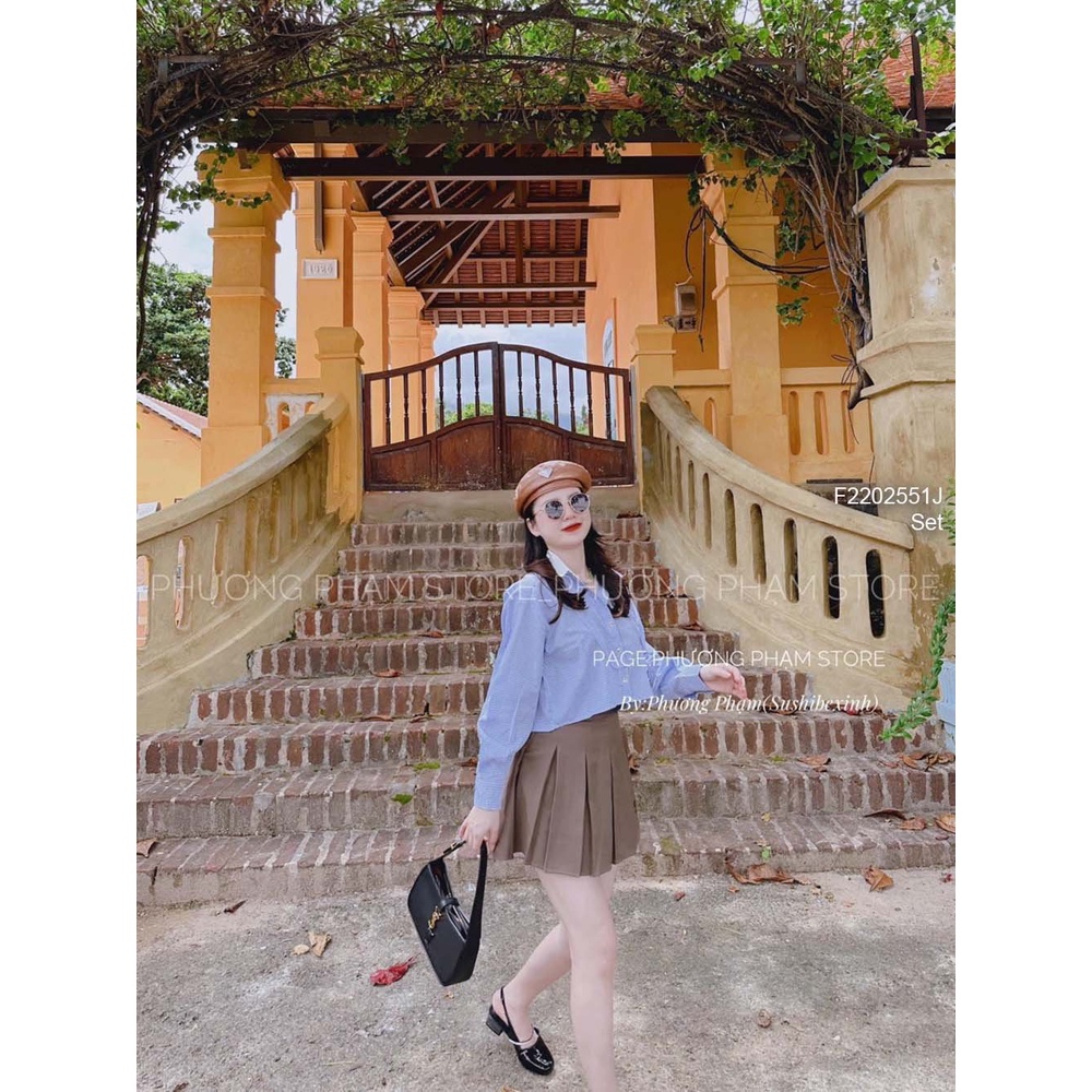 Set 2 món áo sơ mi kẻ sọc dáng croptop tà in chữ miumiu tay dài kèm chân váy ngắn xếp ly!