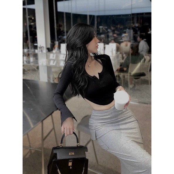 Áo kiểu vạt bầu tay dài loe xẻ cổ vuông cài nút xinh xinh , chất thun gân dày dặn mềm mát