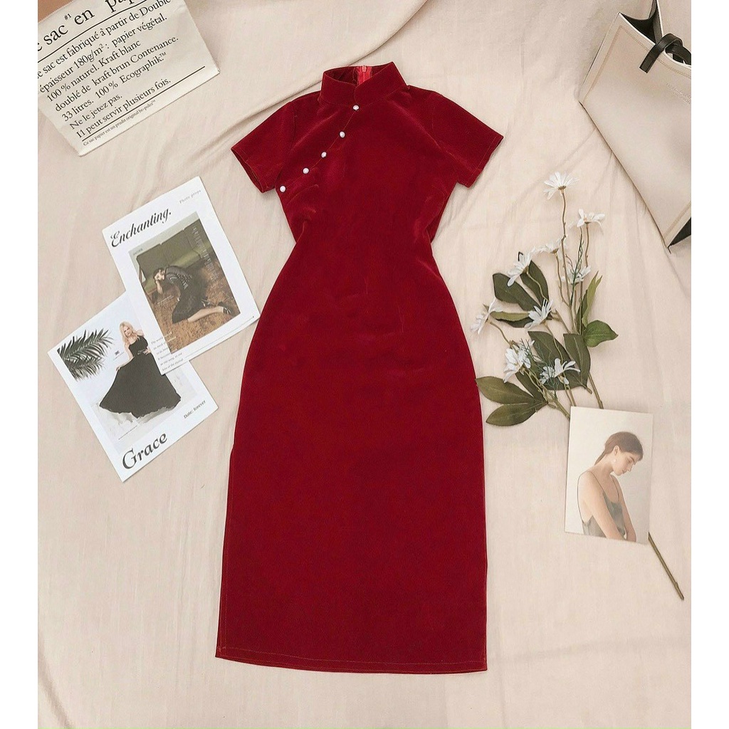 Sườn xám đỏ vạt xéo cúc cực sang