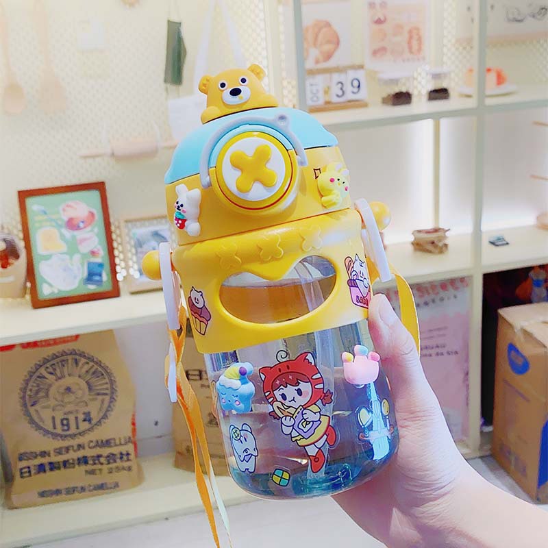 Bình Nước Gấu Khóa Bấm Chữ X 680ml Có Dây Đeo MÃ 1922