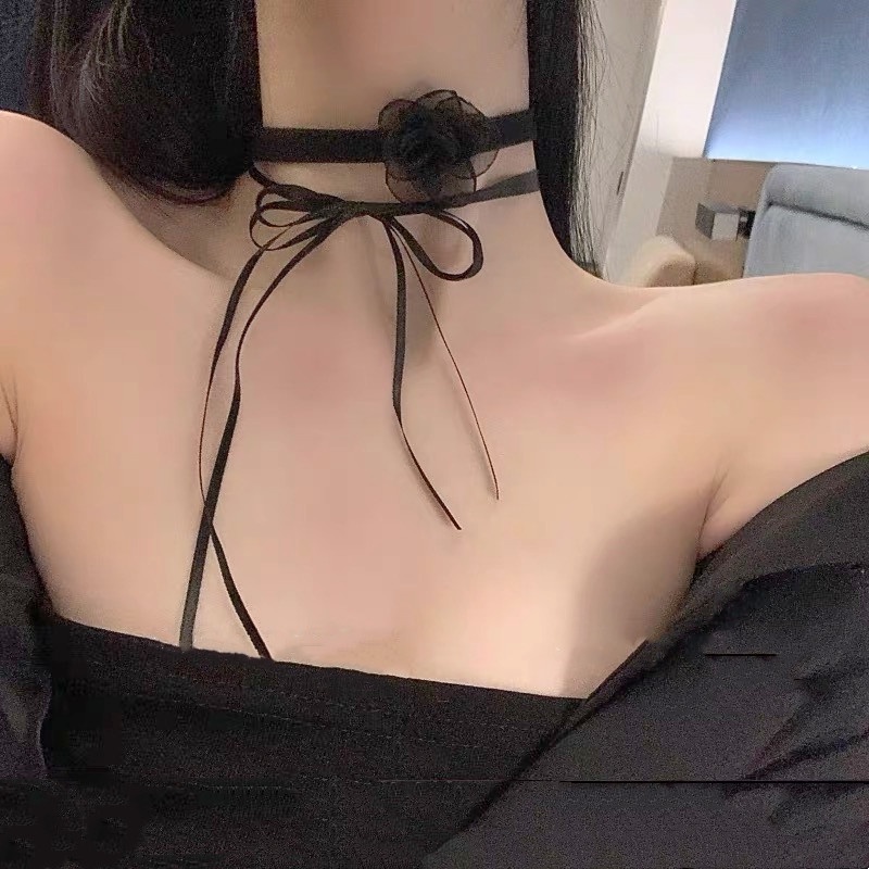 Vòng Cổ Choker Hình Nơ Màu Đen Đính Hoa Trà Thời Trang