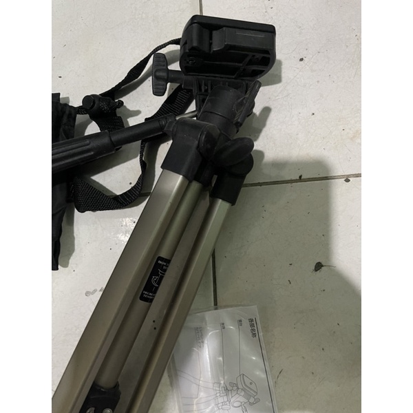 Chân máy ảnh tripod Nhật chưa sd. Cao 1.29m, nặng 820gr