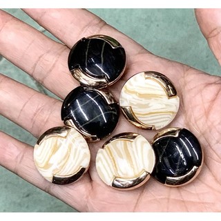 5 Nút vét trắng đen.