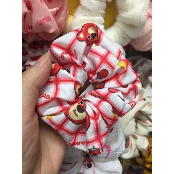 Scrunchies gấu dâu / dâu