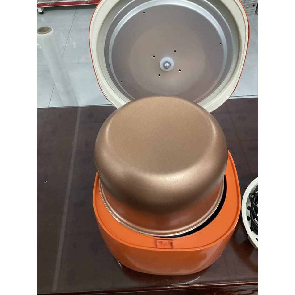 Nồi cơm điện Kangaroo 1.2 lít KG826S - Hàng trưng bày