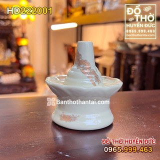 Châm thuốc lá bàn thờ thần tài