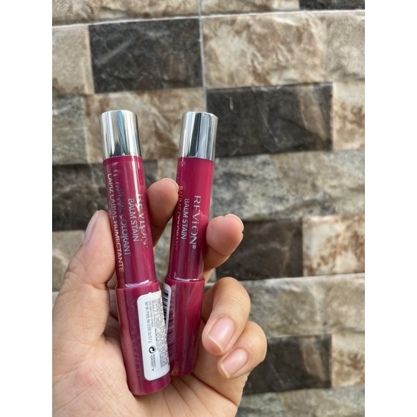 Son bút chì Revlon Colorburst Balm Stain Smitten 030.Màu đỏ mận trắng da