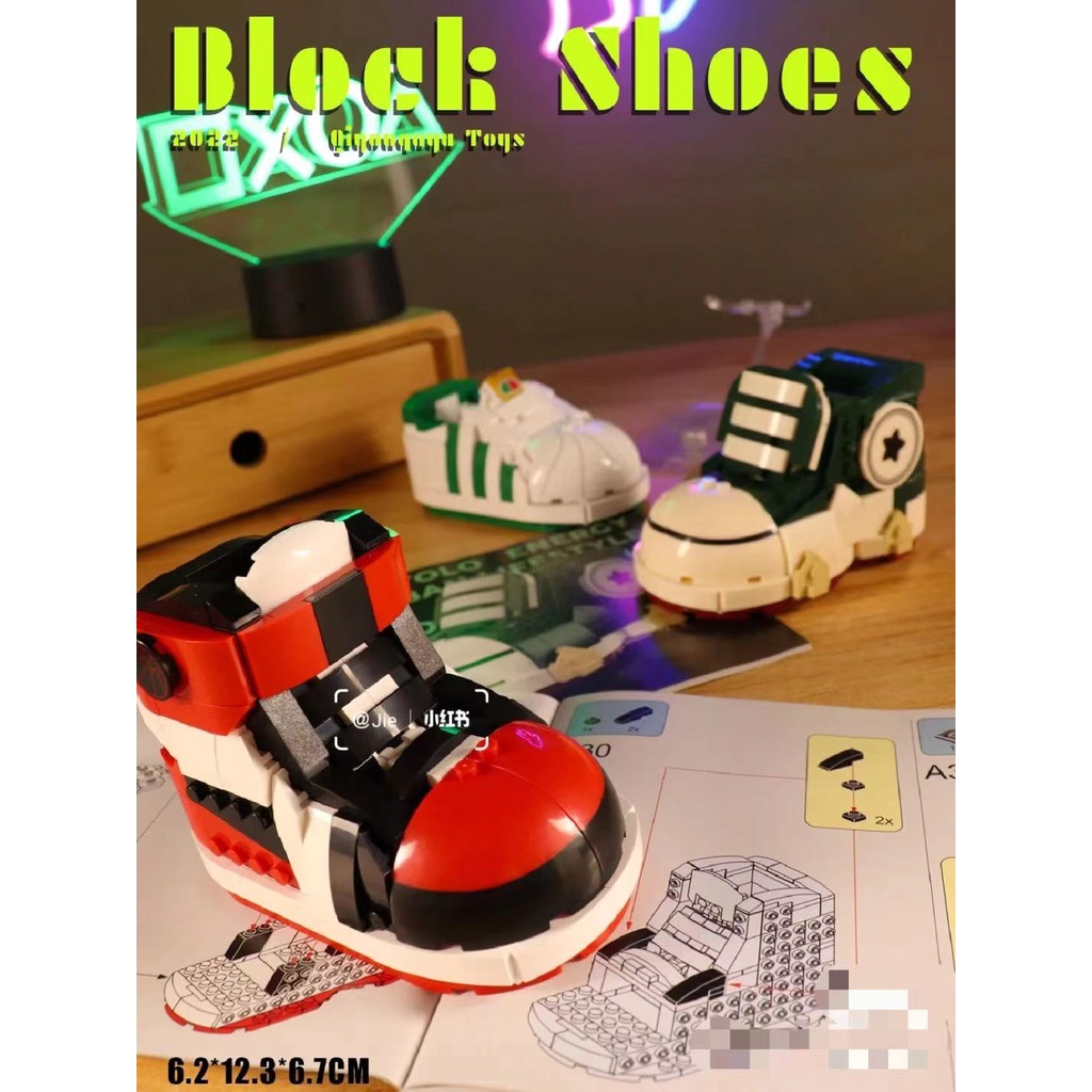 ❤️Giày thể thao❤️Giá Đỡ Bút Đồ Chơi Lắp Ráp Hình Đôi Giày Sneaker Dùng Làm Quà Tặng Cho Bé