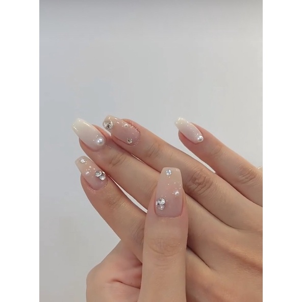 Khay đá chân nhọn mix size trắng