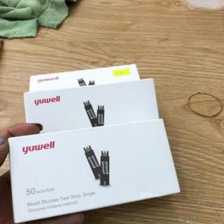 Que thử đường huyết Yuwell 710 (50 que + 50 kim)