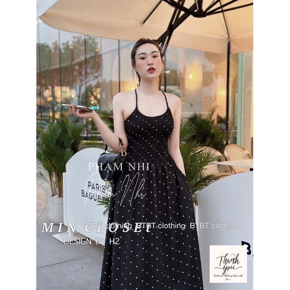 Váy đen chấm bi