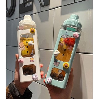 Bình nước hình chữ nhật dung tích 700ml có ống hút tặng kèm sticker.