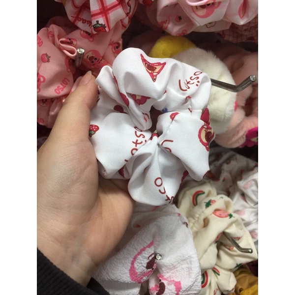Scrunchies gấu dâu / dâu