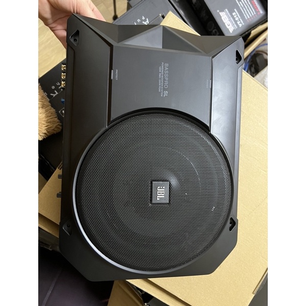 Loa gầm ghế ô tô JBL