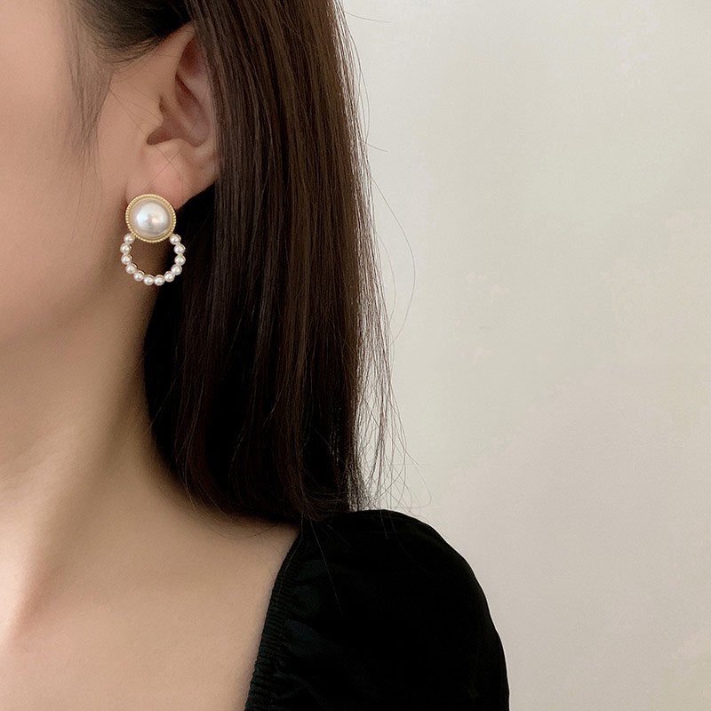 Khuyên Kẹp Vành Tai Hình Hoa Đính Ngọc Trai Đen Phong Cách Vintage Thời Trang Cho Nữ