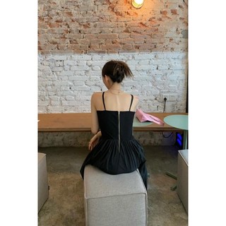 Váy hai dây đen dáng xoè dài