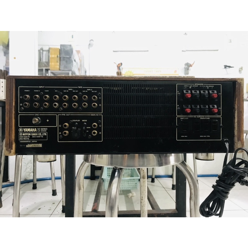 Amply Yamaha CA-2000 công xuất 300w máy chạy 8 sò sắt Made in Japan