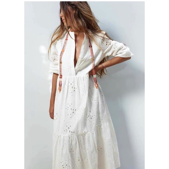 Đầm ren tay dài trắng hàng TQ cổ trụ