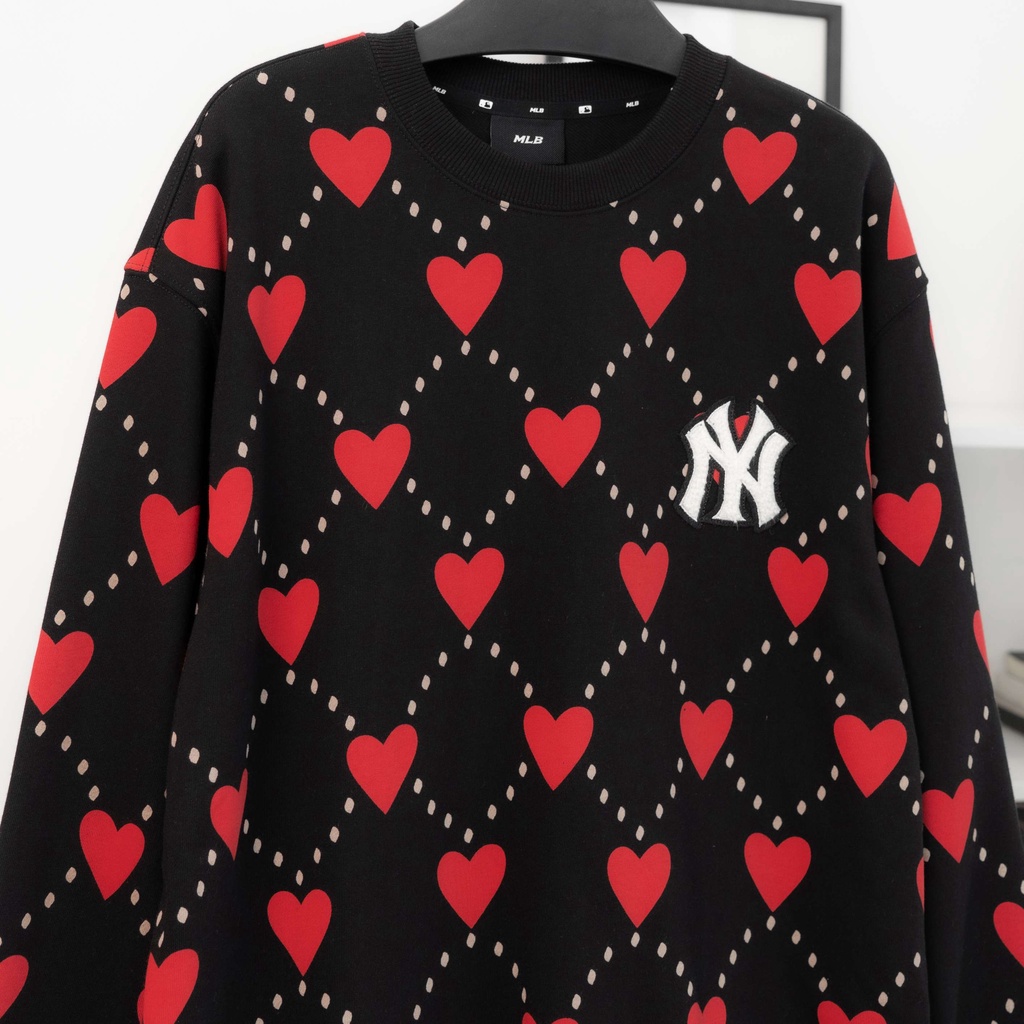 Áo nỉ M/L/B họa tiết monogram hình trái tim dành cho các cặp đôi và cả FA