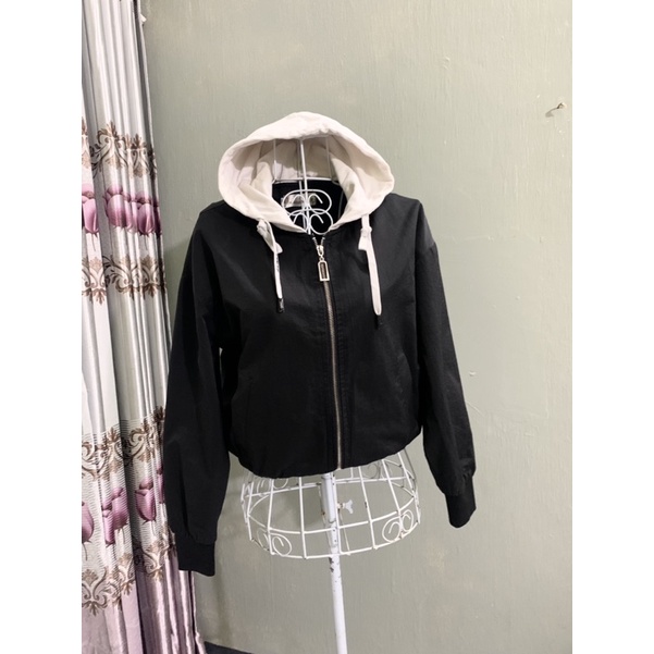 Áo khoác bomber dáng ngắn cá tính size S