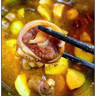 Đuôi bò có da cắt khúc 1 khay 500gr (giao hoả tốc HCM)