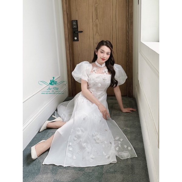 Áo dài cách Tân tay bồng đính kết