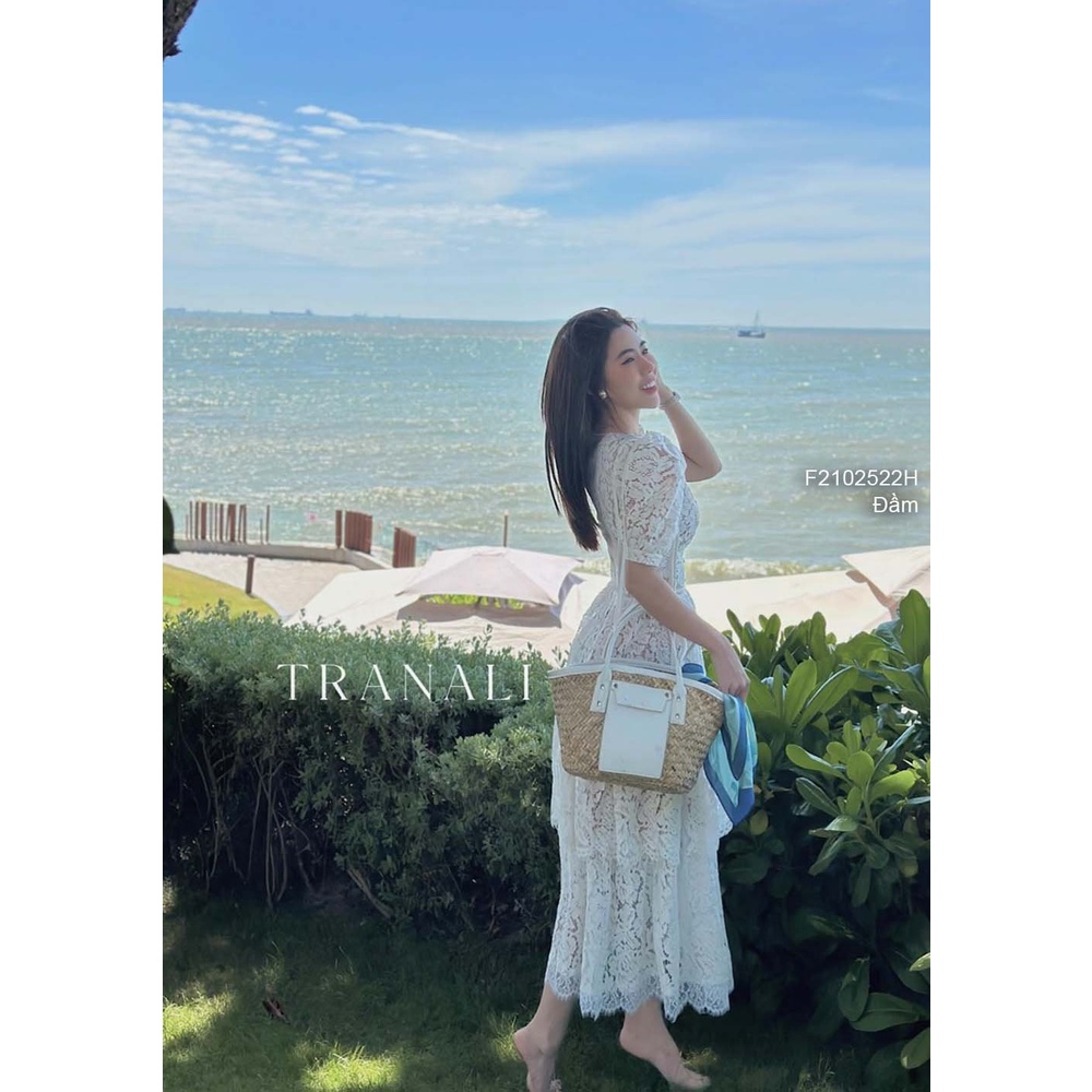 Đầm ren xòe tầng tay bồng tôn dáng