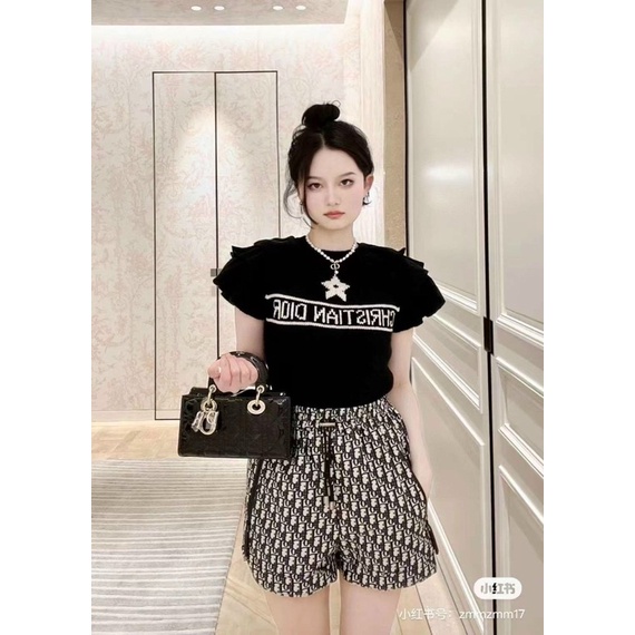 Áo len tay bèo tầng xinh xỉu luôn ạ, mẫu hot mới về hàng | BigBuy360 - bigbuy360.vn