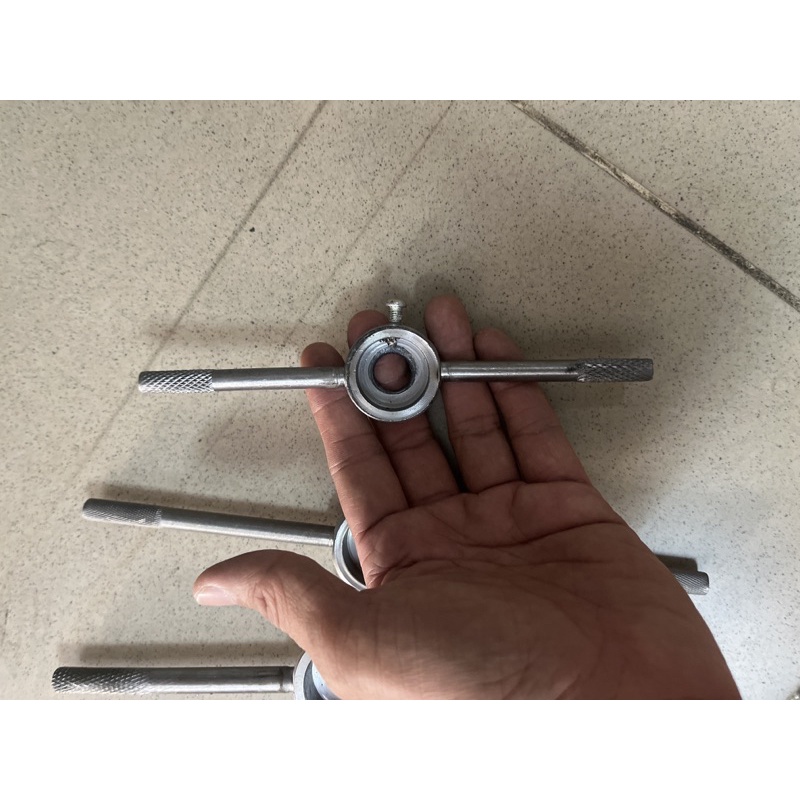 Tay bàn ren thường