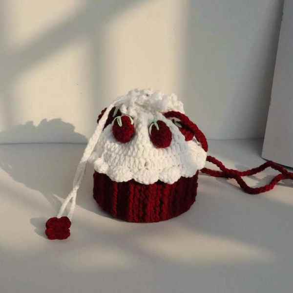 Túi Xách Đan Len Thủ Công Hình Quả Dâu Tây Dễ Thương