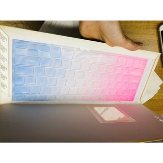 Tấm phủ bàn phím macbook màu