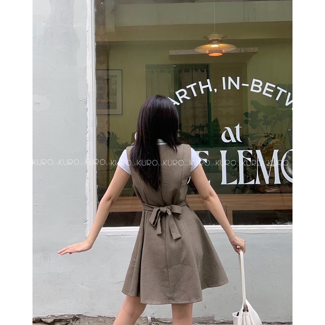 Đầm yếm ghi lê style hàn quốc shop có bán lẻ sơ mi phối cùng như hình