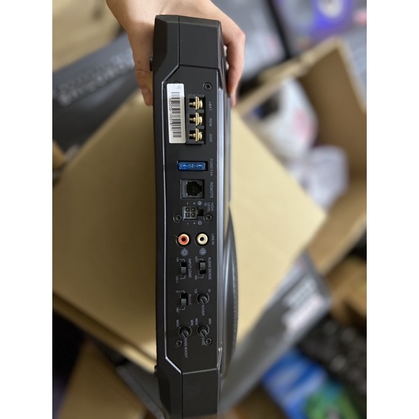 Loa gầm ghế ô tô JBL