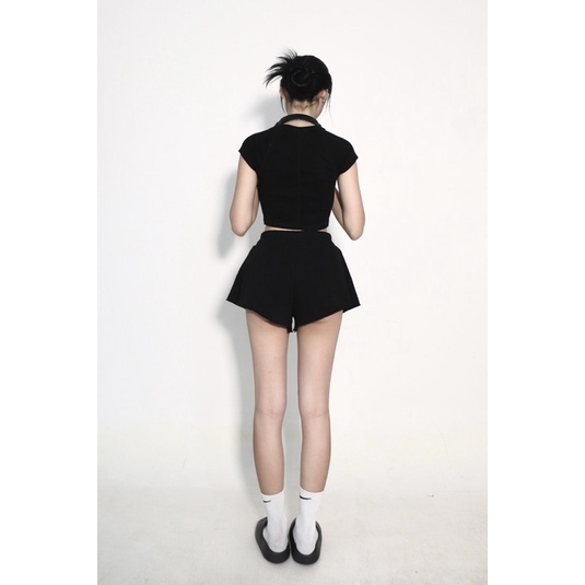 - Quần đùi nỉ form lửng