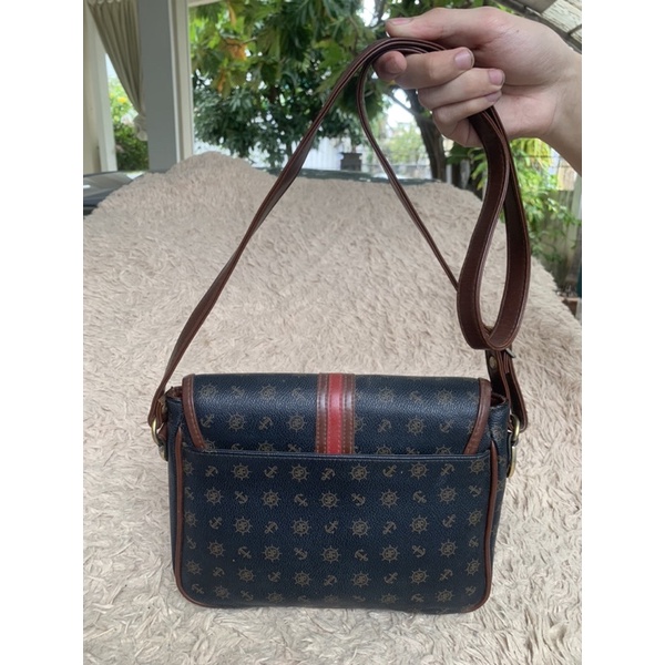 Túi chuẩn si. Túi qua sử dụng. Khách vui lòng xem hình nếu muốn biết thêm thông tin sản phẩm mời khách vô chat . Thanks.