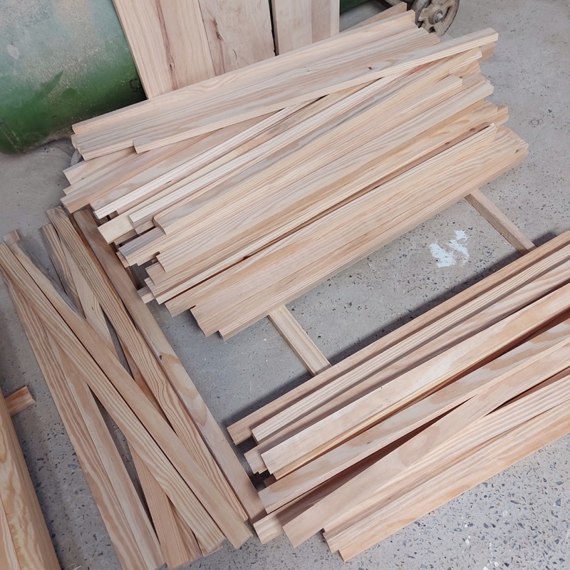 - Combo 10 thanh gỗ thông dài 95cm bào láng mịn 4 mặt
