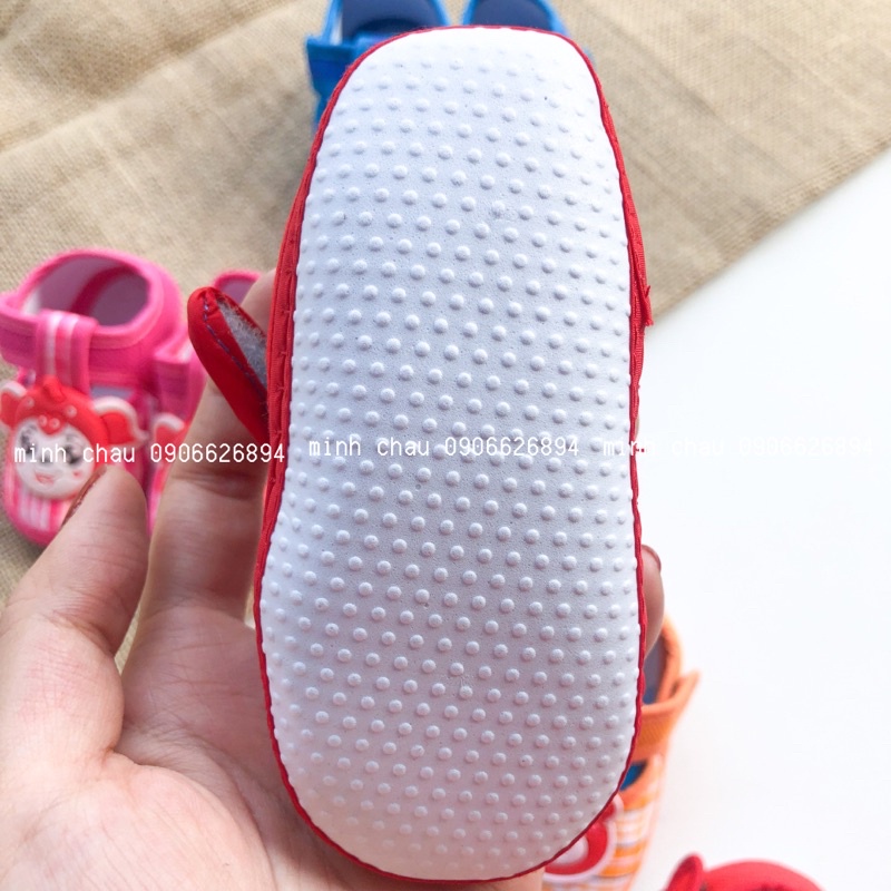 Giày tập đi đế mềm kẻ caro phối hình cho bé trai/ bé gái có chống trượt