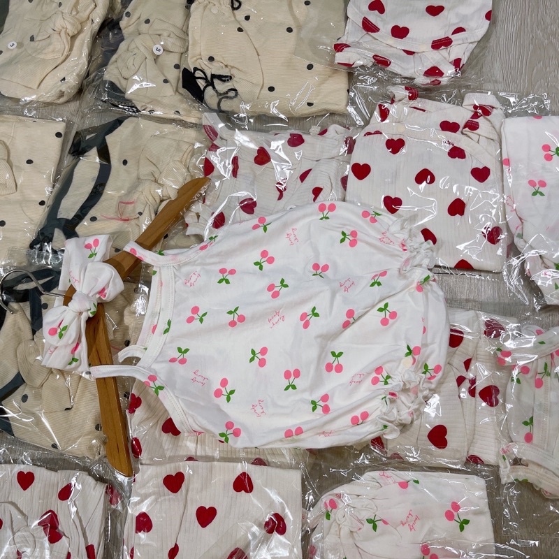 Bodysuit 2 dây xinh cho bé gái