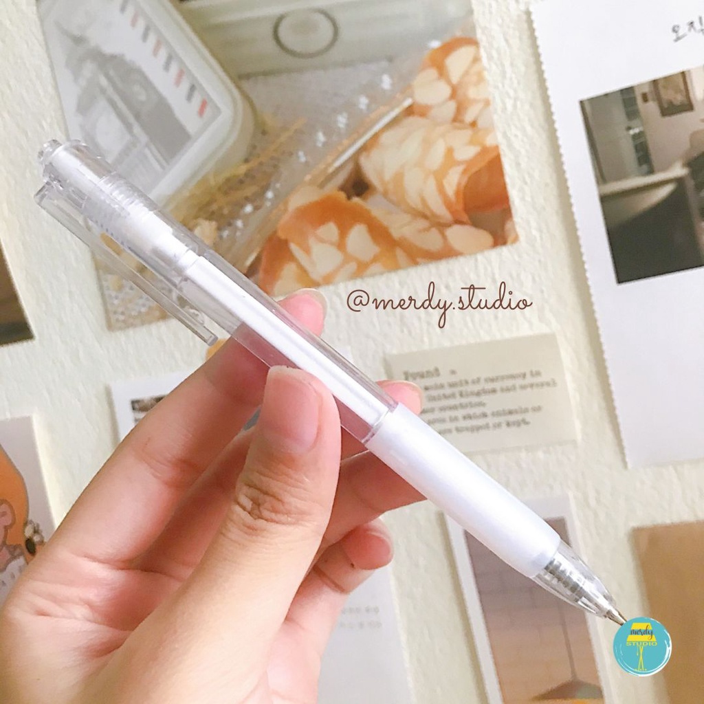 Bút bi nước trong suốt mực gel màu đen ngòi 0.5mm dễ thương B41