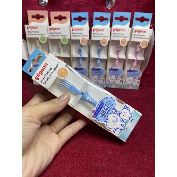 Bàn chải đánh răng cho bé pigeon.(Bước 2 cho trẻ từ 8-12 tháng.Bước 3 cho trẻ từ 12-18 tháng)